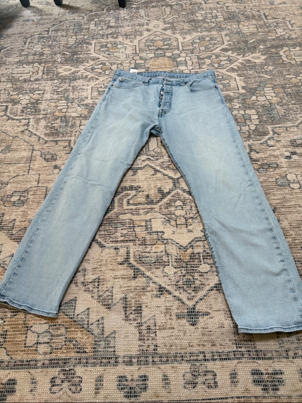 Levi 501 straight leg button front  jeans. Size 33x30